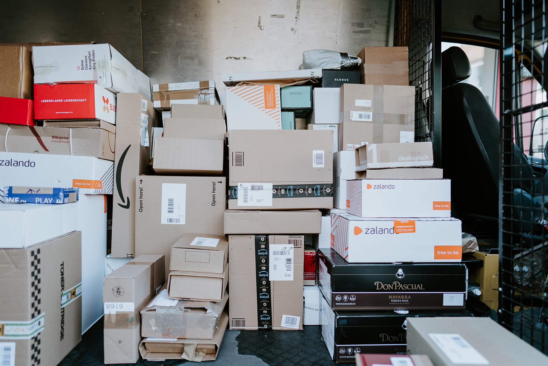 Packages in a bus