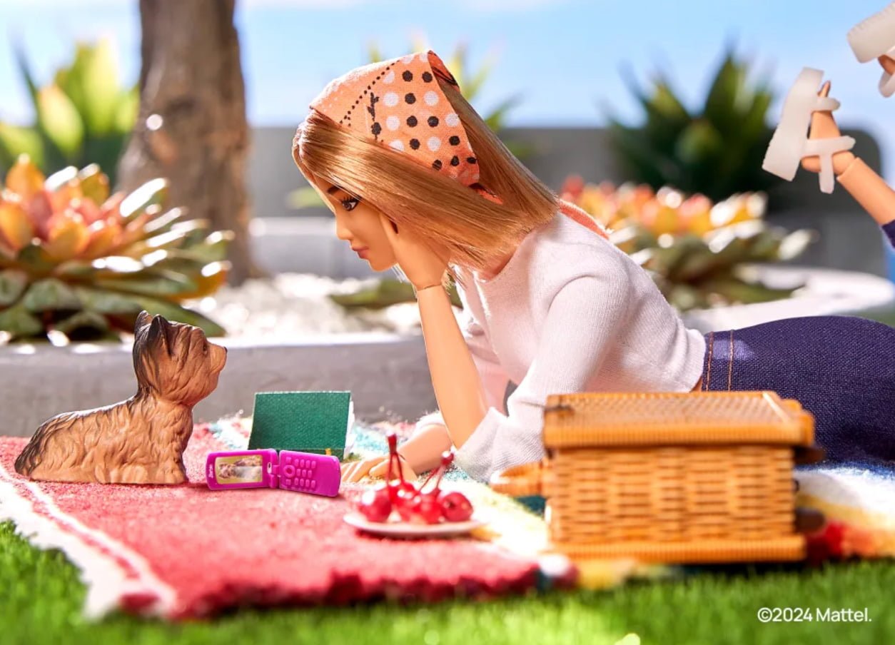 Flip Phone barbie