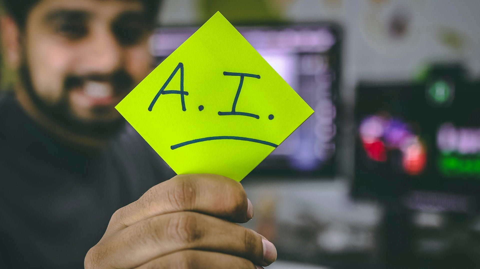 Een foto met daarop een post it met daarop de tekst: AI