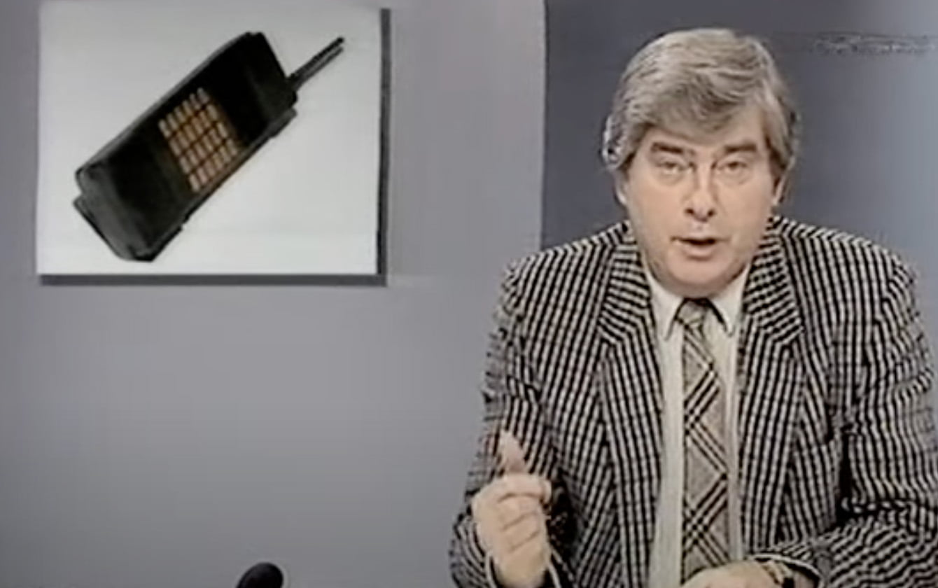 Joop van ZIjl presenteert een item over mobiele telefoons
