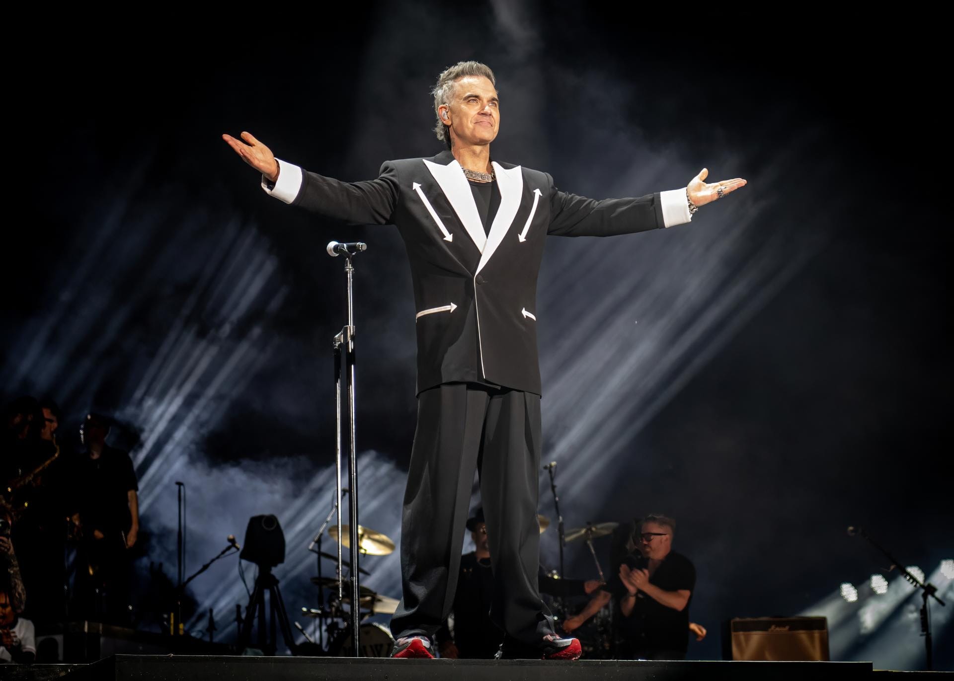 Robbie Williams in a suit